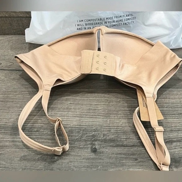 SKIMS Best Seller Push-up Nipple Bra - Picture 3 of 5